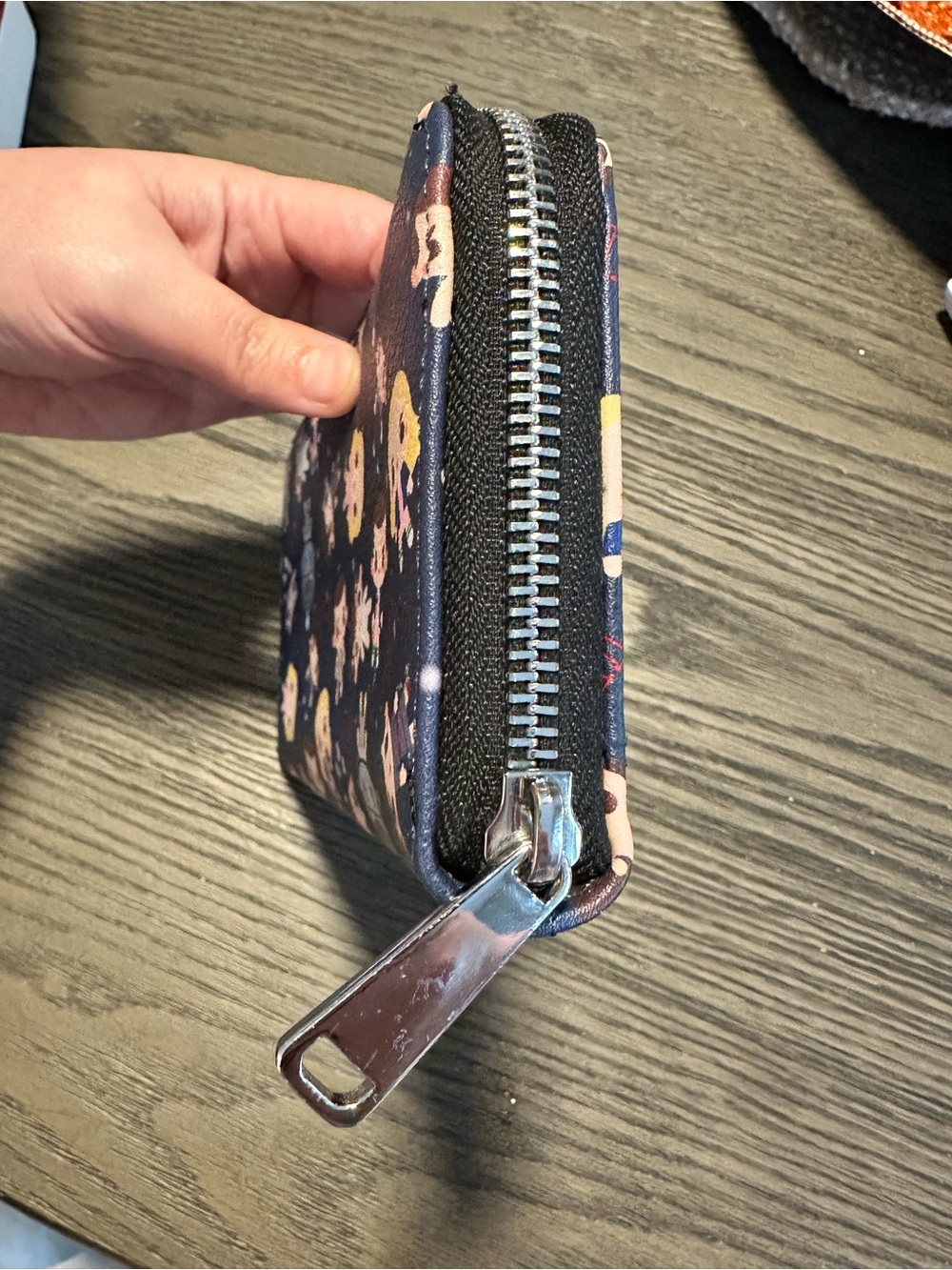 Stranger Things Wallet - Picture 3 of 10